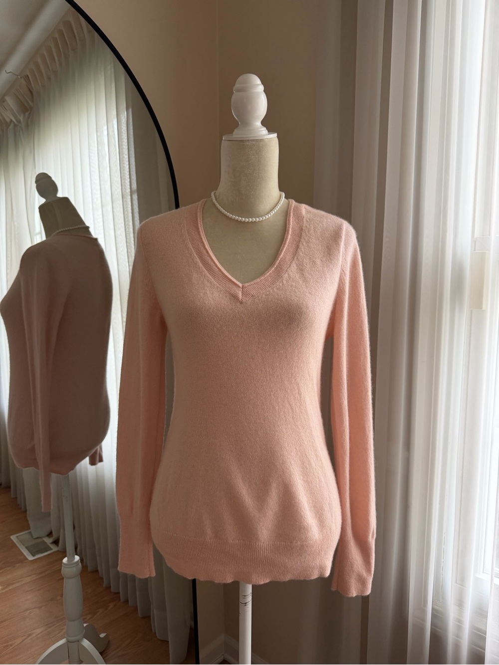 Halogen Cashmere V-Neck Women's Sweater in Light Pink Size M